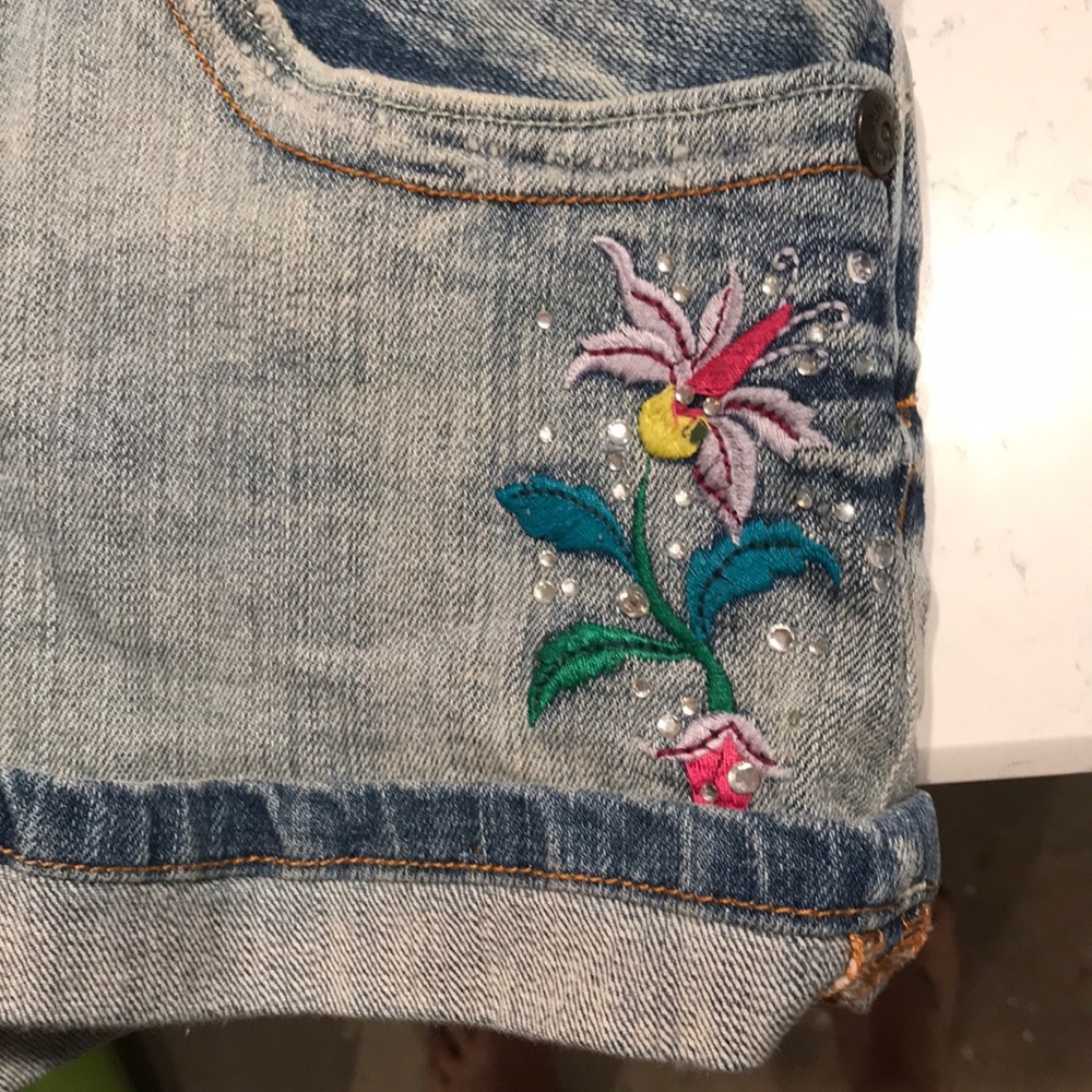 Shorts - Picture 5 of 6